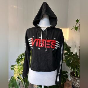 🛍️ Local Lab Cute Cropped hoodie with white straps great condition.